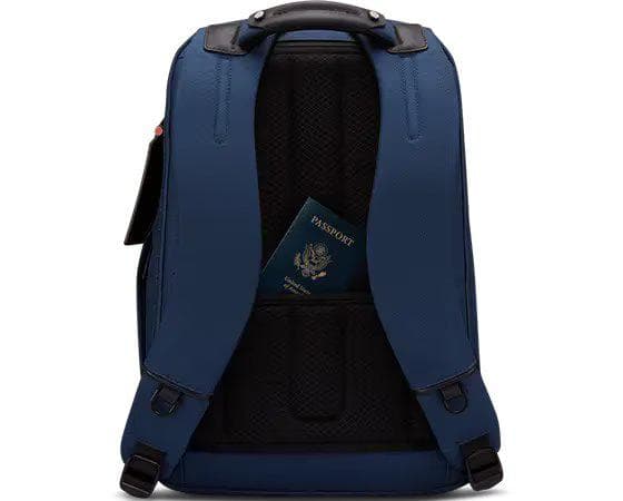 Lenovo ThinkPad Executive 16" Backpack, 22L capacity, 36.2 x 25.3 x 2.2 cm, 1.8kg, Outside Fabric Material: polyester 88%, leather 12%, Navy