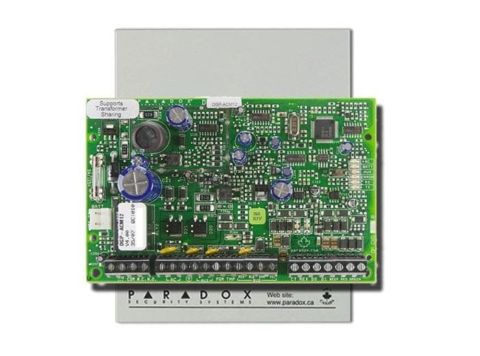 Modul de control acces: 4 fire conexiuni pentru 1 uşă: cititor de cartelă, REX, contact de uşă şi ieşire de yală; compatibil cu cititoarele Wiegand 26-bit sau Paradox pe 4 fire: R910 / R915; acces cu cartelă şi/sau cod, cu cititorul R915; armare cu cartelă şi/sau PIN cu cititorul R915; actualizare