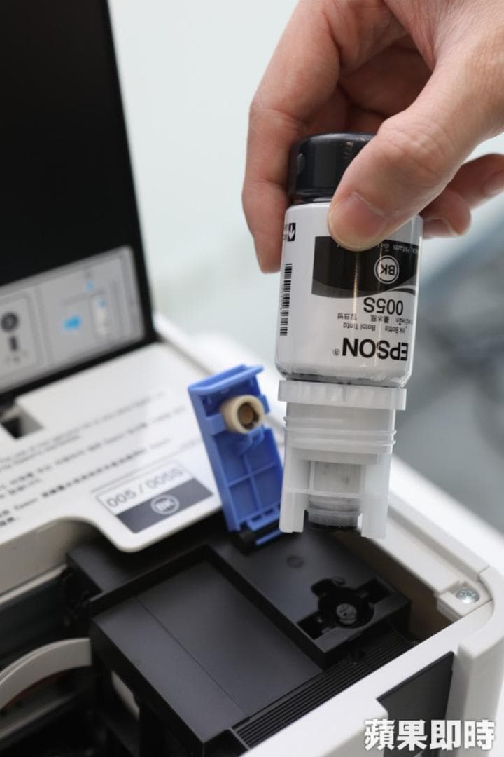Imprimanta inkjet mono CISS Epson M1120, dimensiune A4, viteza max 32ppm, rezolutie printer 1440x720dpi, alimentare hartie 150 coli, volum maxim printare : 15000pagini/luna, interfata: USB 2.0, Wireless, consumabile: Ecotank MX1xx negru XL (6k/pag.), MX1xx negru L (2k/pag.),cerneala 6k/pag inclusa
