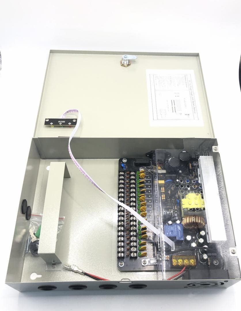 SURSA ALIMENTARE 15A CARCASA METAL 18 canale Input voltage: 110V AC~220V AC; Output voltage: 12V DC 15A Backup battery: Support 12V/7AH (not included)