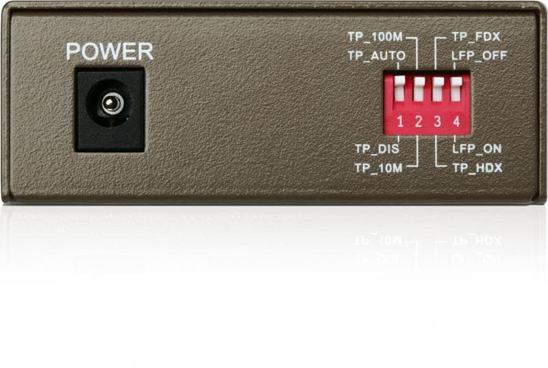 "Omada 10/100 Mbps RJ45 to 100 Mbps Single-mode SC WDM Bi-Directional Fiber Converter PORT: 1× 100Mbps SC Port, 1× 10/100M RJ45 Port (Auto MDI/MDIX) SPEC: Full-duplex, Tx:1310 nm, Rx:1550 nm, Up to 20 km, Chassis TL-MC1400 rack-mountable"