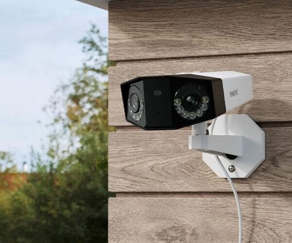 Camera de supraveghere Reolink Duo 2 PoE; DUO SERIES P730 Senzor: 1/2.7"CMOS Rezolutie video: 8 Megapixeli (4608x1728 pixeli) Cadre/secunda: 20 FPS Lentila varifocala: 3.2mm Diafragma: F2.0 Unghi de vizualizare: orizontal: 180°/vertical: 60° Distanta iluminator IR: 30 m Numar LED-uri IR: 6 Microfon