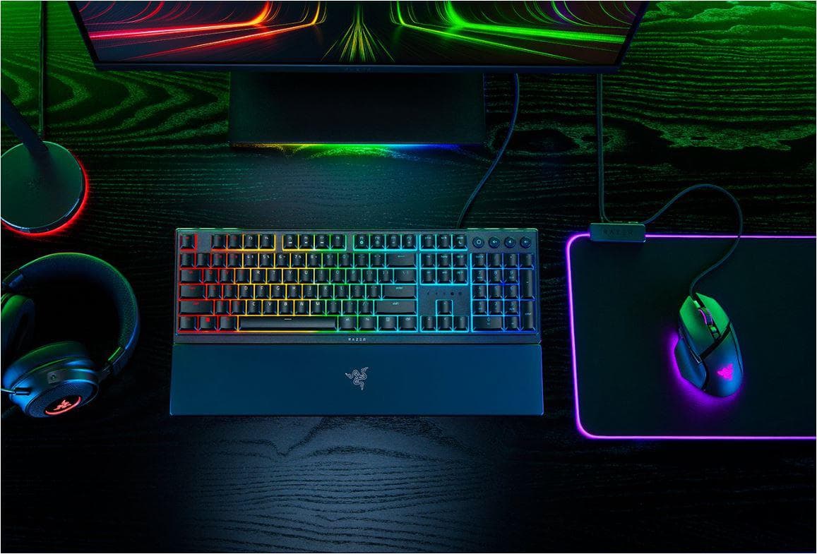 Tastatura Razer Ornata V3 - Low Profile Gaming  TECH SPECS SWITCH TYPE Razer™ Mecha-Membrane Switches APPROXIMATE SIZES Full Size LIGHTING 10 Razer Chroma™ RGB Lighting Zones WRIST REST Yes ONBOARD MEMORY None MEDIA KEYS Dedicated Media Controls PASSTHROUGH None CONNECTIVITY Wired - Attached KEYCAPS