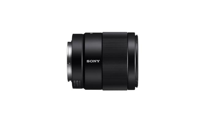 Sony FE 35 MM F1.8. Componentă pentru: MILC, Structura lentilelor: 11/9, Cea mai apropiata distanţă de focalizare: 0,22 m. Compatibilitate mărci aparate foto: Sony, Mărire maximă: 0,24x, Tip capac lentile: Parasolar obiectiv detașabil. Culoarea produsului: Negru. Diametru: 6,56 cm, Dimensiune