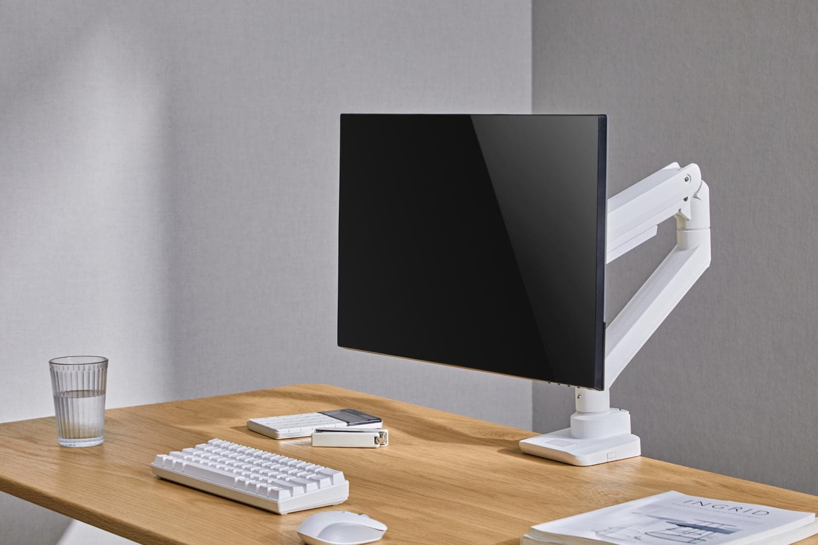 Suport monitor Serioux MM69-C012, compatibilitate  dimensiune ecran 17"-49", arc cu gaz, greutate maximă suportata: (per ecran): 2~20 kg, VESA: 75x75, 100x100, inclinare: +50°~-20°, pivotare: +90°~-90°, rotația ecranului: +180°~-180°, instalare: clemă, grommet,alb