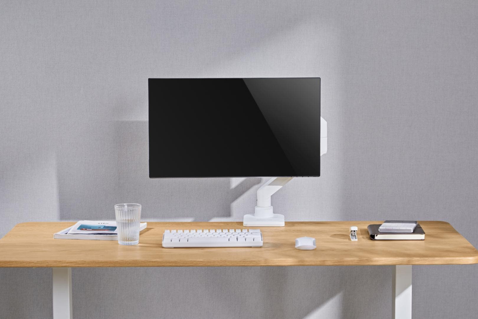 Suport monitor Serioux MM69-C012, compatibilitate  dimensiune ecran 17"-49", arc cu gaz, greutate maximă suportata: (per ecran): 2~20 kg, VESA: 75x75, 100x100, inclinare: +50°~-20°, pivotare: +90°~-90°, rotația ecranului: +180°~-180°, instalare: clemă, grommet,alb