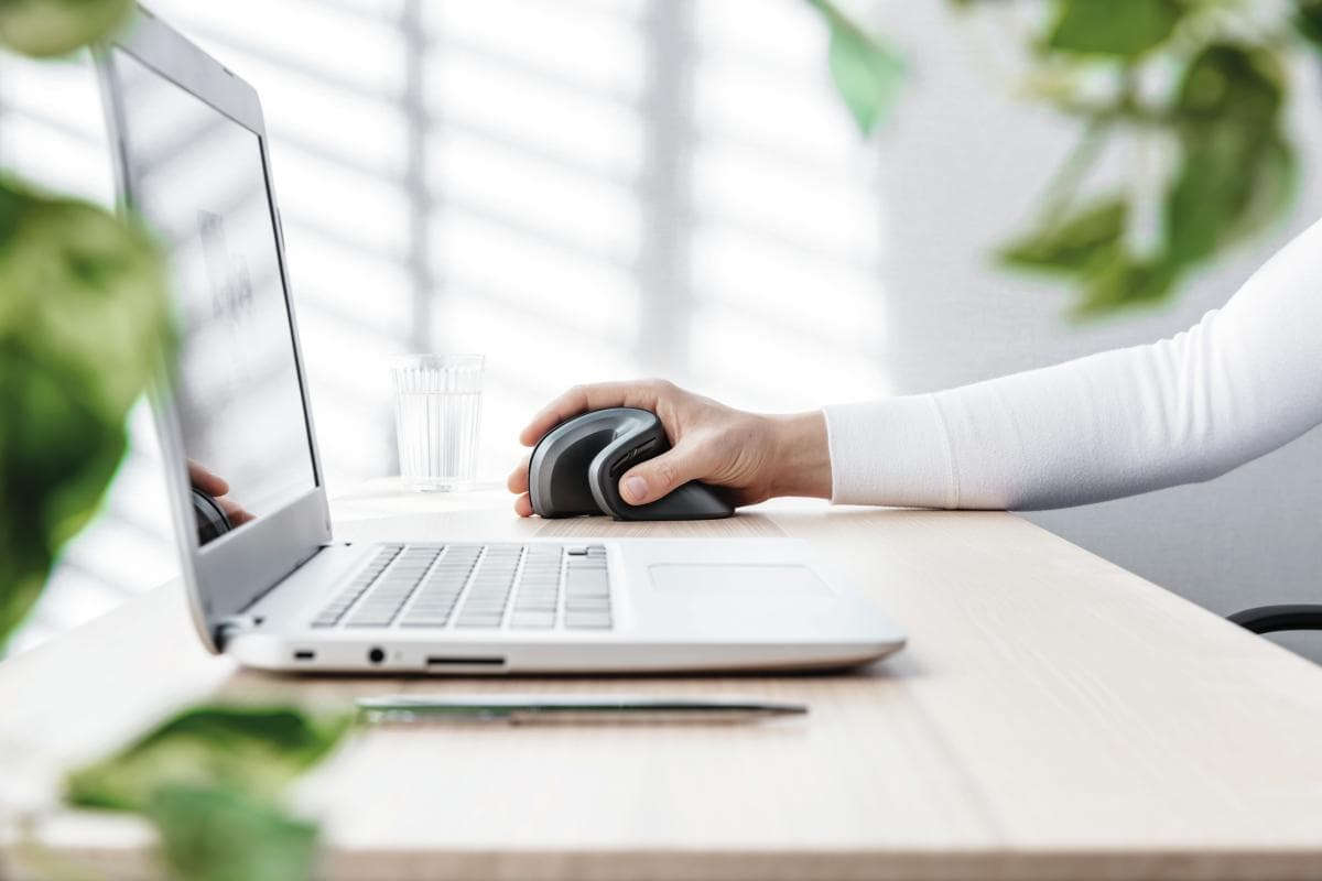 Mouse Trust Verro Ergonomic, Wireless, negru