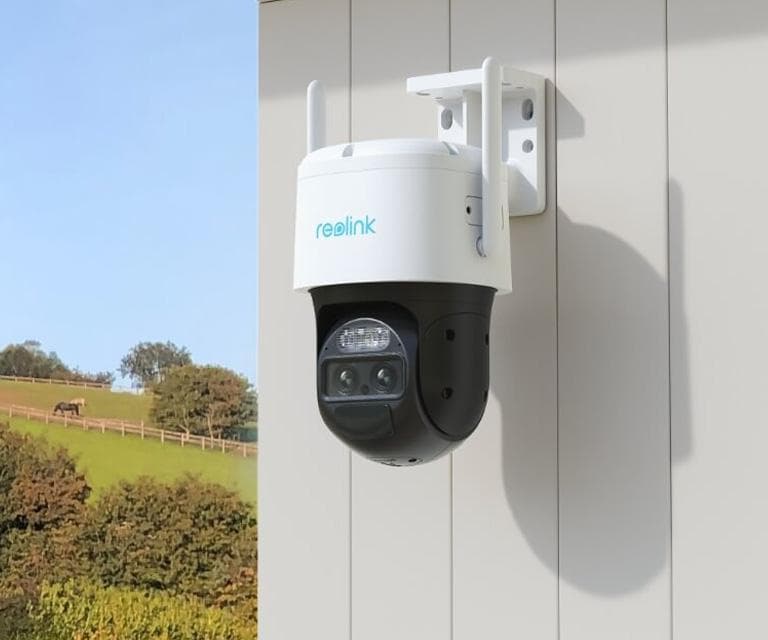 Camera de supraveghere Reolink  Trackmix WiFi; TRACKMIX SERIES W760 Senzor: 1/3"+1/2.8"CMOS Rezolutie video: 8 Megapixeli (3840 x 2160 pixeli) Cadre/secunda: 25 FPS Lentila fixa: 2.8mm Diafragma: F1.6 Unghi de vizualizare: orizontal: 104°-38°/ vertical: 60°-21° Distanta iluminator IR: 15 m Numar