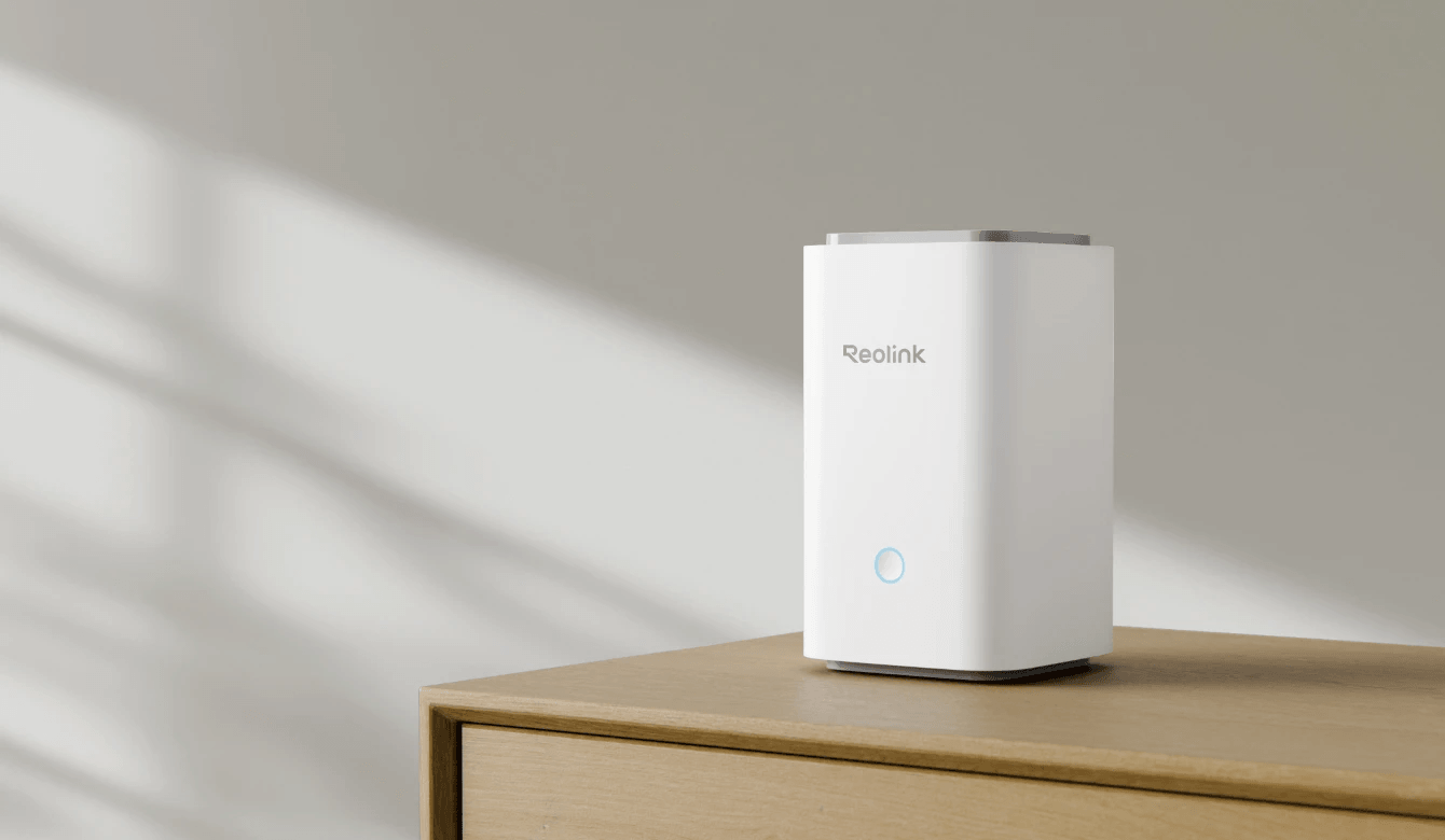 Reolink Hub 1: manageriaza pana la 8 camere, compatibil cu toate camerele Reolink WI-FI/PoE, Aimentare: DC 12V/1A, Interfata retea: 1 X RJ45 10/100 Mbps Slot card de memorie: 2 x microSD pana la 512GB, 1 x microSD de 128GB inclus Wireless Standard: IEEE 802.11 a/b/g/n/ac/ax (Wi-Fi 6), frecventa de